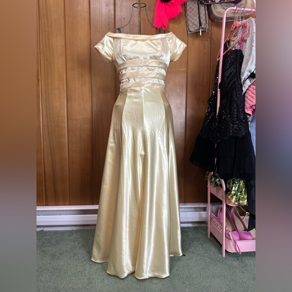 VINTAGE yellow gown, small